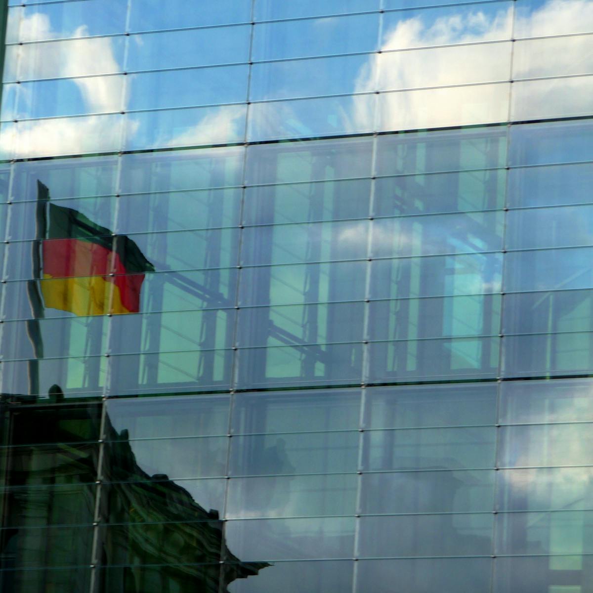 German merger and acquisition law grants control of cash to the acquirer only if it picks up at least 75% of the target company&rsquo;s stock. At 59.3%, ams governs Osram, but doesn&rsquo;t control the cash. (Photo credit: Image by Helmut Jungclaus via Pixabay; used under free license for commercial or noncommercial purposes.)