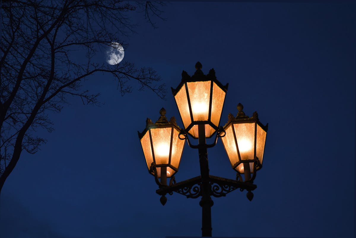 The DesignLights Consortium Light Usage for Night Applications (LUNA) specification is intended to address light pollution concerns and involve networked lighting controls. (Photo credit: Image by Frauke Riether via Pixabay; used under free license for commercial or non-commercial purposes.)