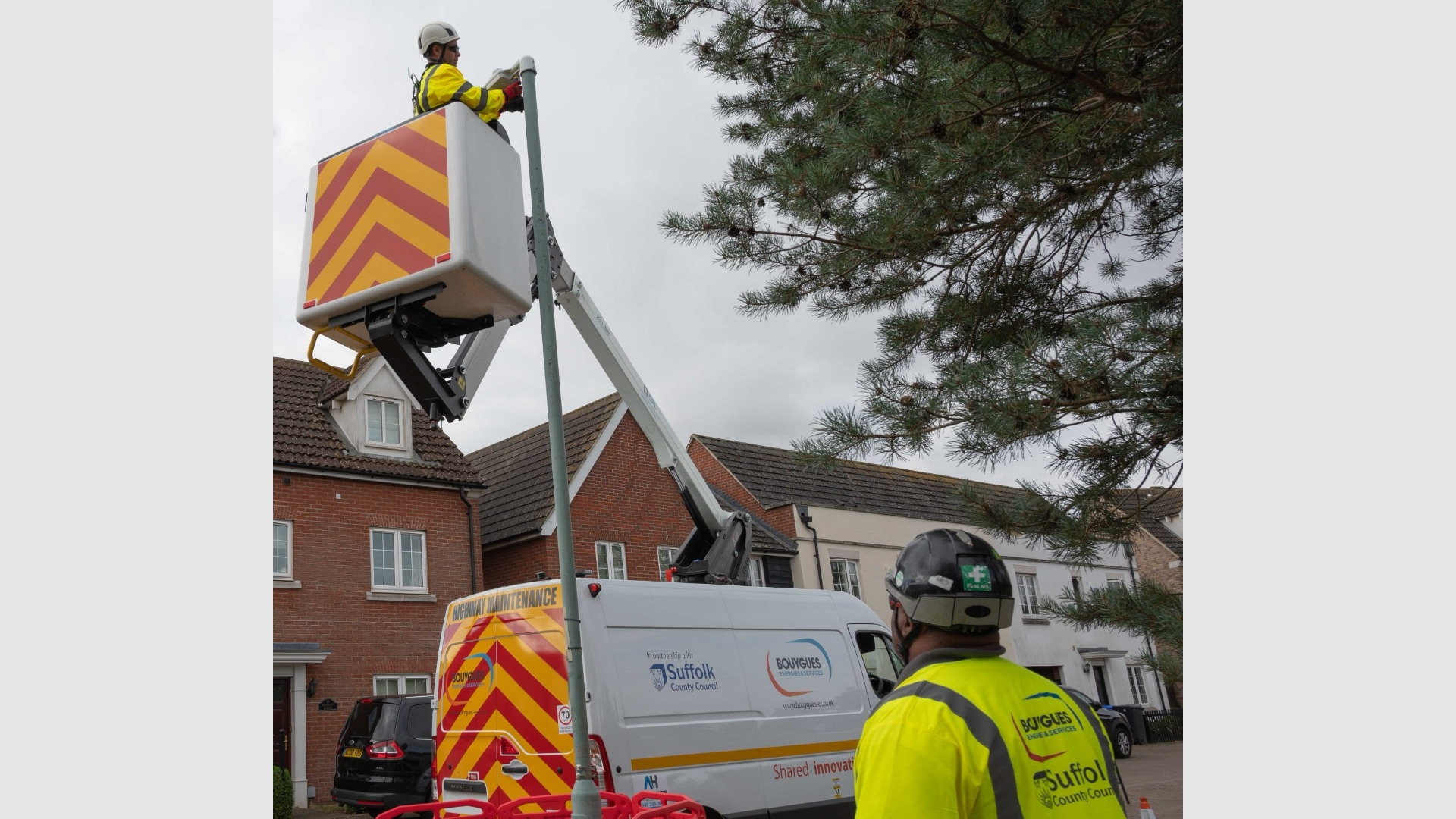 Work begins to replace street lights in Suffolk and save energy in the