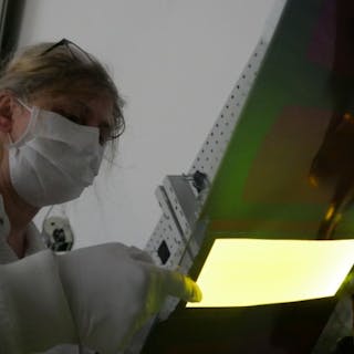 &copy; Fraunhofer FEP First inspection of an OLED after roll-to-roll processing and before laser separation