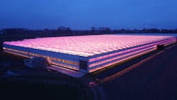LED and high-pressure sodium lights at work at the Tomerel greenhouse in Belgium. LED and high-pressure sodium lights at work at the Tomerel greenhouse in Belgium.