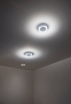 QuarkStar&apos;s Edge-X technology simultaneously provides uplight and downlight components from the same beam-shaping optic. It can be adapted to different geometries and installed in existing cans, providing a fill light on the ceiling where conventional lighting cannot.