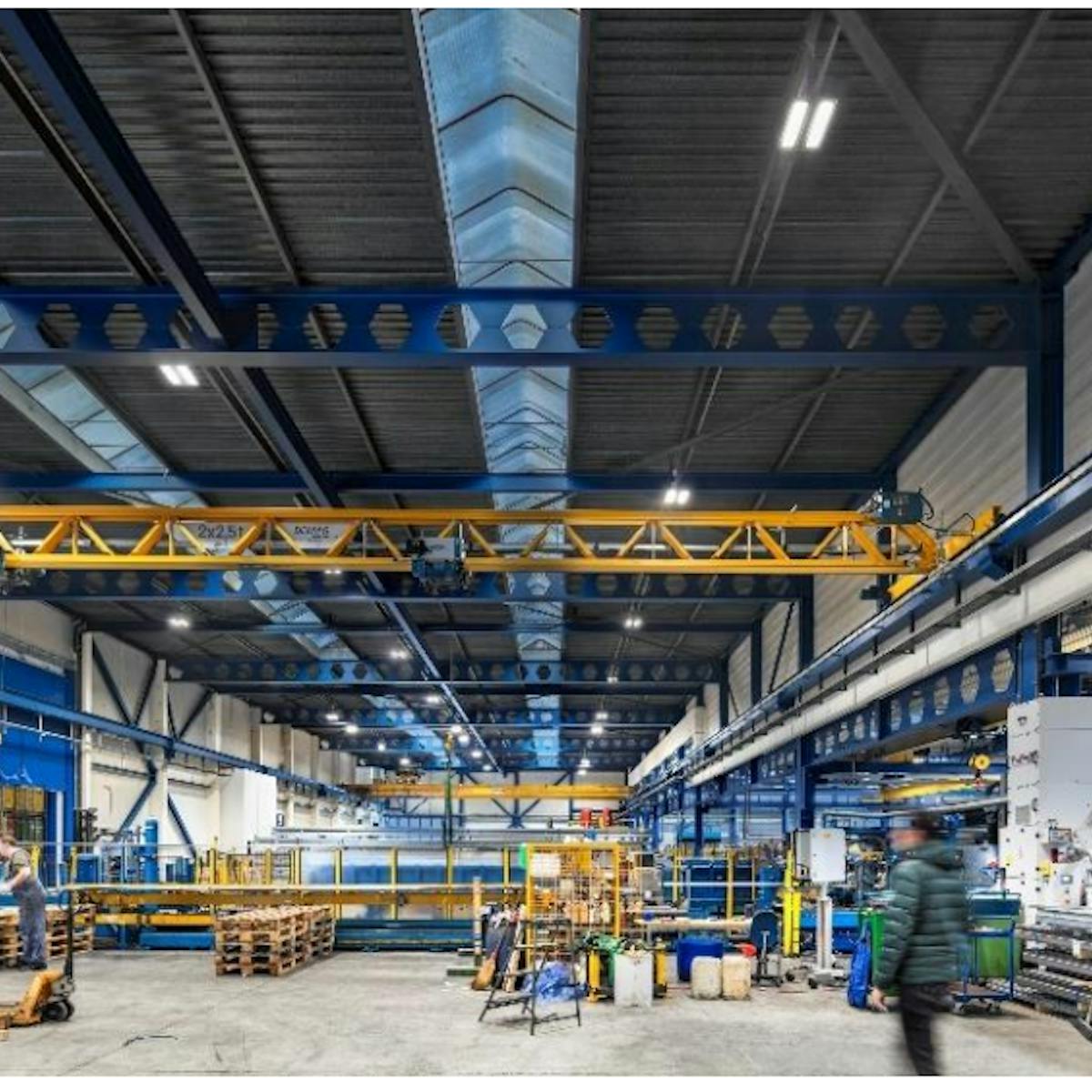 Forming AG worked with Zumtobel&rsquo;s lighting experts to replace the existing 400-watt sodium-vapor lamps in two large assembly halls with CRAFT II plus LED high-bay luminaires.