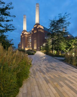 Light from the narrow windows and deliberately placed exterior fixtures imbue the chimneys and facade with a photographic negative effect. Light from the narrow windows and deliberately placed exterior fixtures imbue the chimneys and facade with a photographic negative effect.