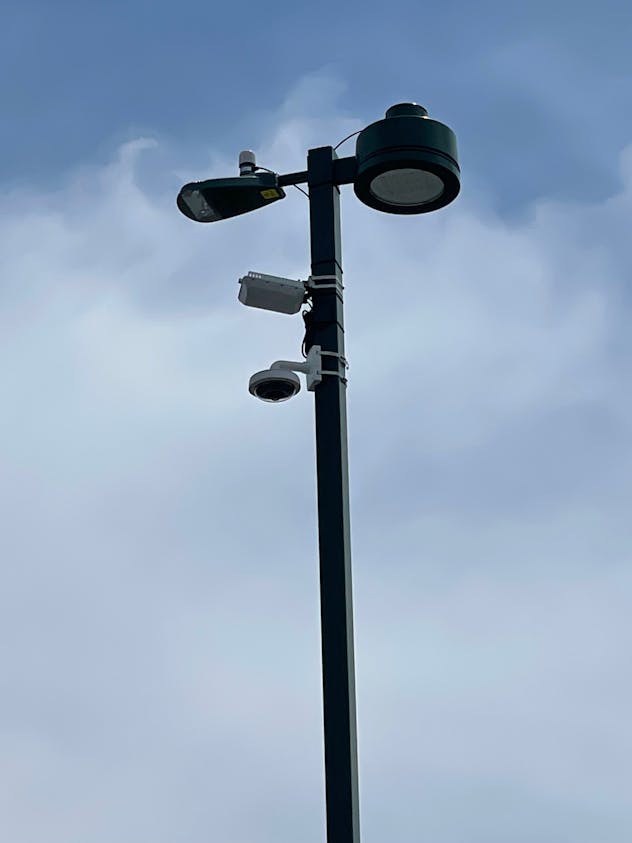 In Mesa, Signify's BrightSites smart poles are equipped with LED roadway luminaires, cameras, and Interact City Nodes for full connectivity. In Mesa, Signify's BrightSites smart poles are equipped with LED roadway luminaires, cameras, and Interact City Nodes for full connectivity.