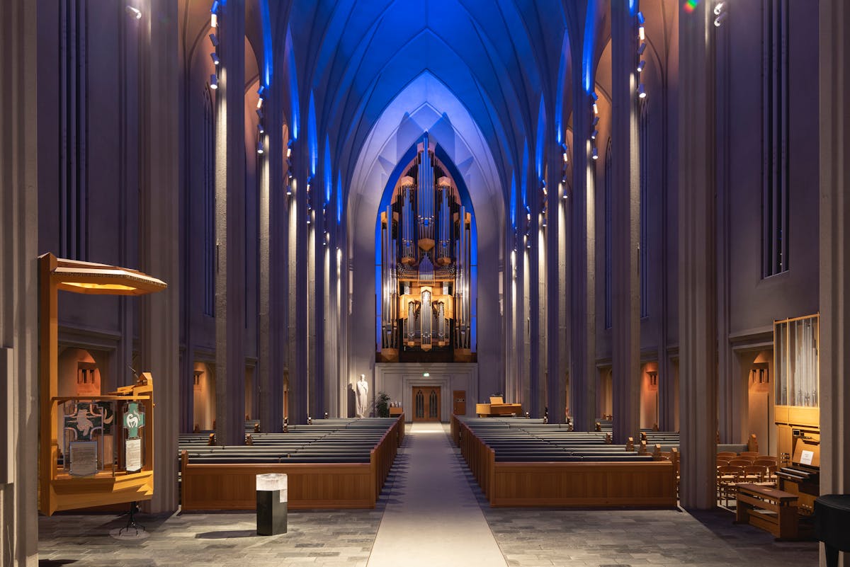 Hallgr&iacute;mskirkja Cathedral interior lighting design by Liska ehf, winner of the Award of Distinction.