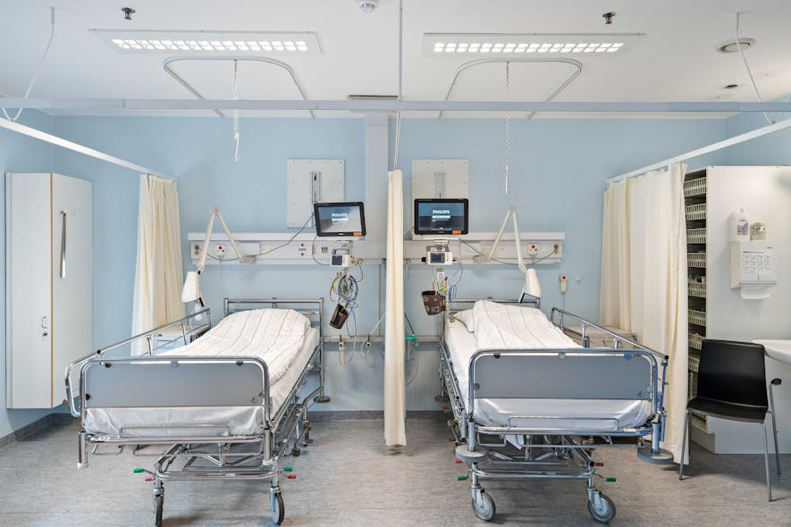 Through electrical and HVAC contractor GK, Glamox will supply integrated linear LED retrofit kits as well as downlights to replace more than 30,000 fluorescent tubes in the Norwegian hospital.