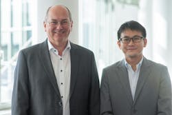 CEO Dr. Markus Enbrecht (l) and managing director Dr. Yuta Yamanoi (r).