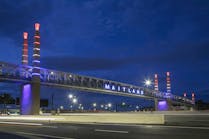 Maitland pedestrian bridge along Florida I-4 features LED fixtures from Acclaim Lighting Maitland pedestrian bridge along Florida I-4 features LED fixtures from Acclaim Lighting
